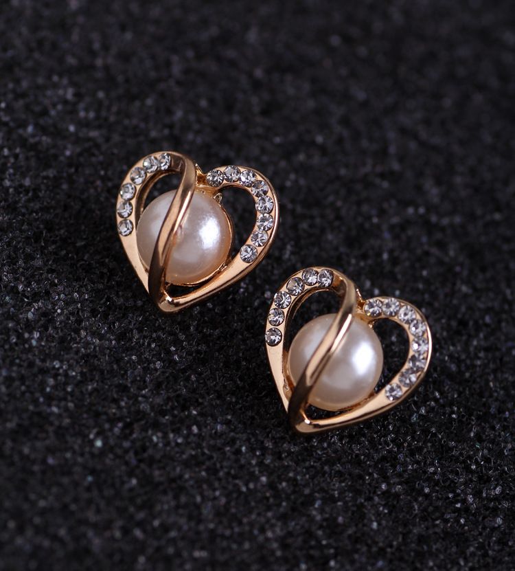 High Quality Famous Brand Heart Love Design Jewelry Fashion Diamond Heart Pearl Style Gold Plated Earrings Stud For Men Women From Cocosoly Jewelrys Store Dhgate Com