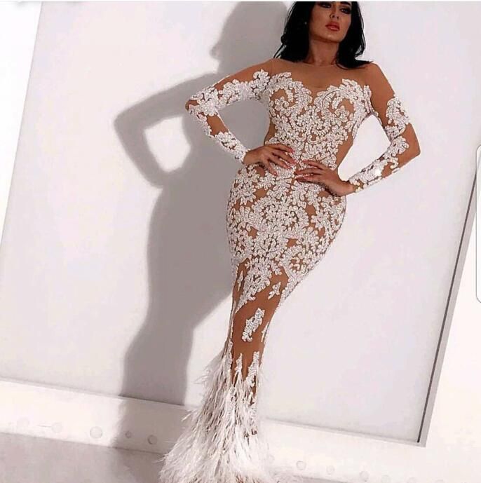 robe blanche dentelle manche longue