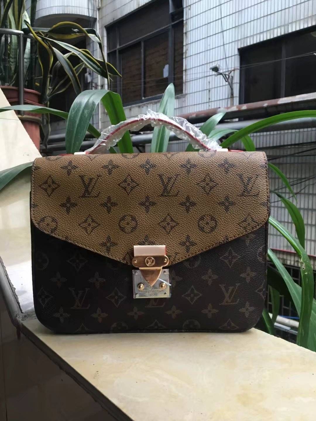 Marrom - Grande - Louis Vuitton - Shouder bags femininas de grife