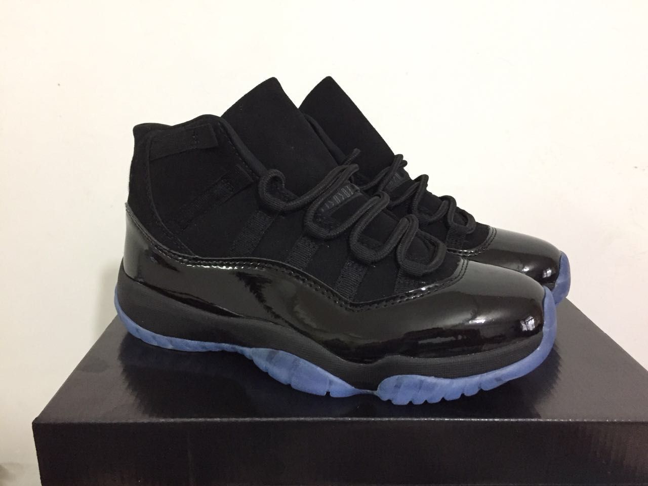 cap and gown 11s