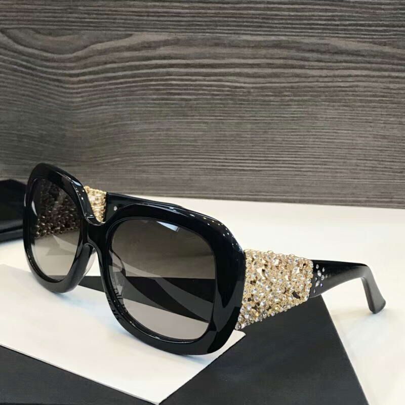 Acquista Signore Pietre Squadrate Occhiali Da Sole Nero Lenti Fumo Grigio  Delle Donne Di Modo Occhiali Da Sole Con Il Caso Nuovi A 47,19 € Dal Yogaw  | It.DHgate.Com