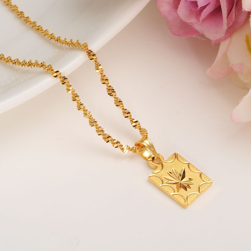 a nice necklace for girlfriend