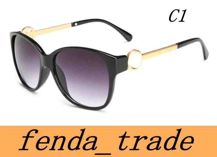 Acquistare 2018 Marca Prezzo Di Fabbrica Degli Occhiali Da Sole Di Marca Di  Modo Caldo Di Vendita Gli Occhiali Da Sole Donne Di Sun Di Vetro Occhiali  Classica Grande Cornice Oculos 8101