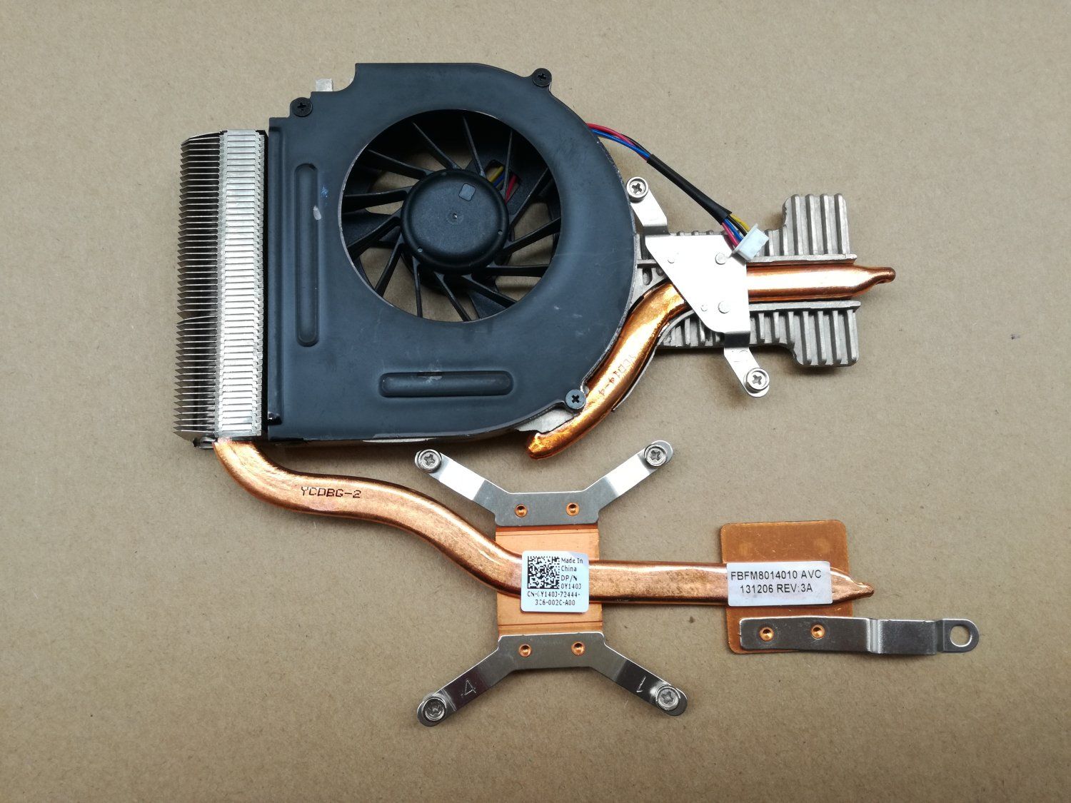 DELL Studio 1555 CPU Cooling Fan and Heatsink Y140J DELL Studio 1555 CPU Cooling Fan and Heatsink Y140J