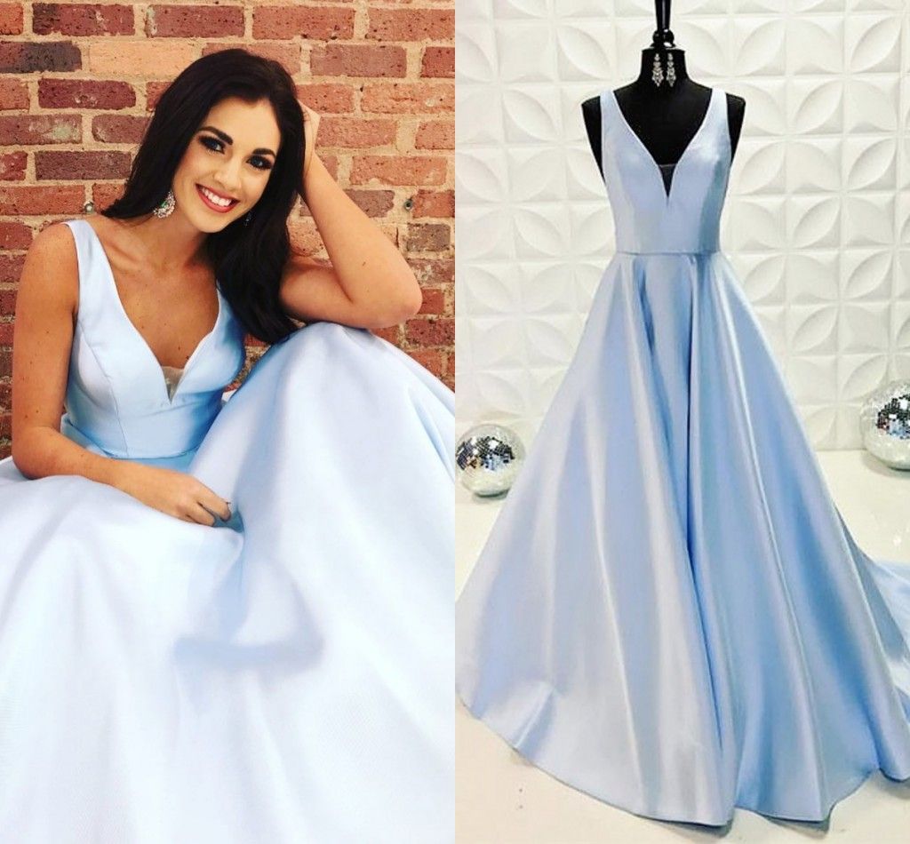 Abiti Da Sera Semplici In Raso Azzurro Cielo Scollo A V Senza Maniche Con  Volant Abiti Da Ballo Lunghi Bianchi Senza Schienale Abiti Da Cerimonia  Viola Sweep Train Da 91,59 € | DHgate Italy