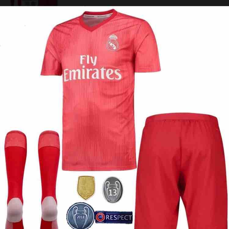 uniforme vermelho do real madrid