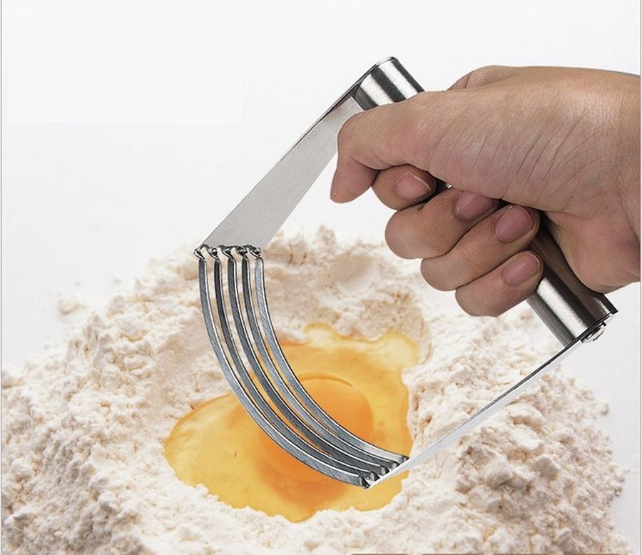 hand flour mixer