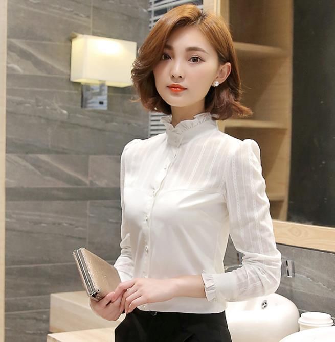 blouse with ruffle collar