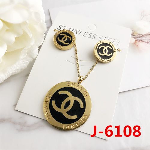 mk pendant necklace