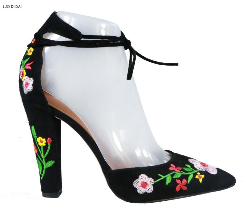 scarpe tacco ricamato