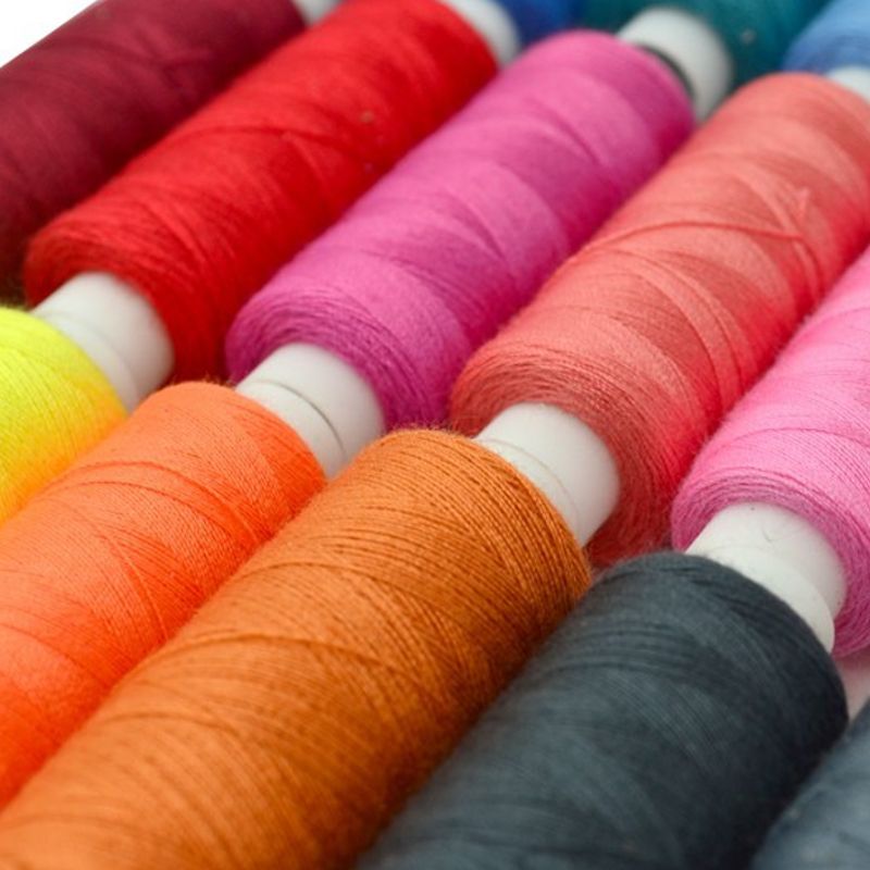 ​Профессиональный пошив одежды: мы предлагаем,  как найти лучшие нити для шитья