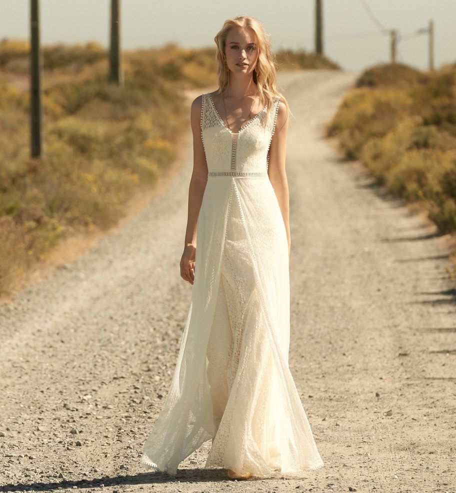 Country Style Lace Wedding Dresses Robe De Mariee Outdoor Straps V