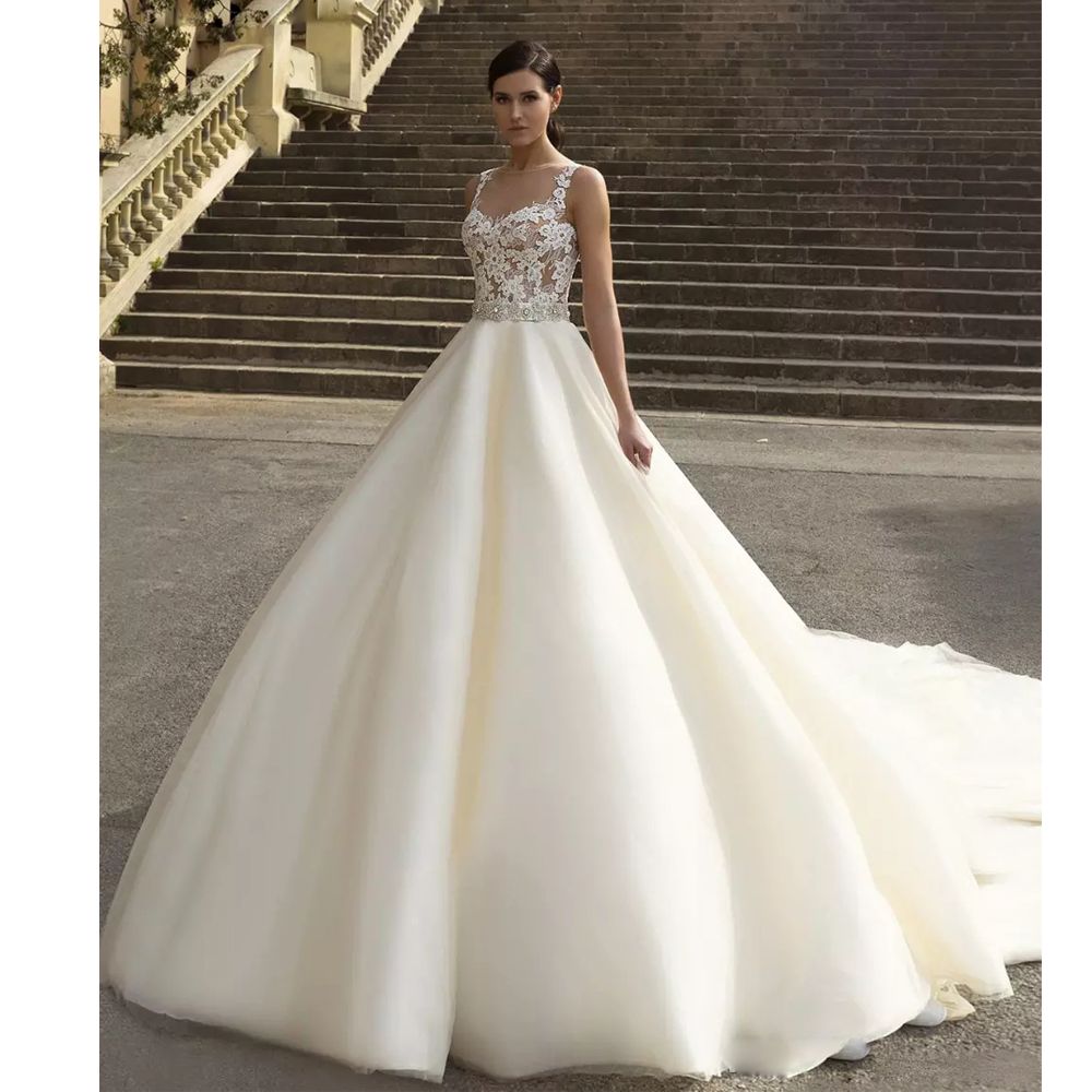 Compra Vestidos De Boda Clásicos De Una Línea De Castillo Apliques De  Encaje De Cuello Escarpado Vestidos De Boda De Riel De Marfil De Robe De  Mariage Barato | Entrega Rápida Y