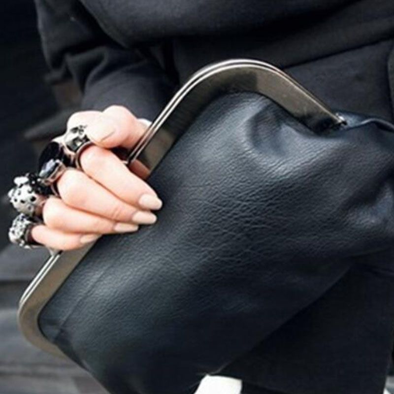 Acquistare DAUNAVIA Borsa Da Donna Con Anello Le Dita Borsa A Tracolla Con  Catena Diamanti Cranio Dito Frizione Pochette Da Sera Nere Portafoglio  Grande In Pelle PU Economico | Consegna Veloce E