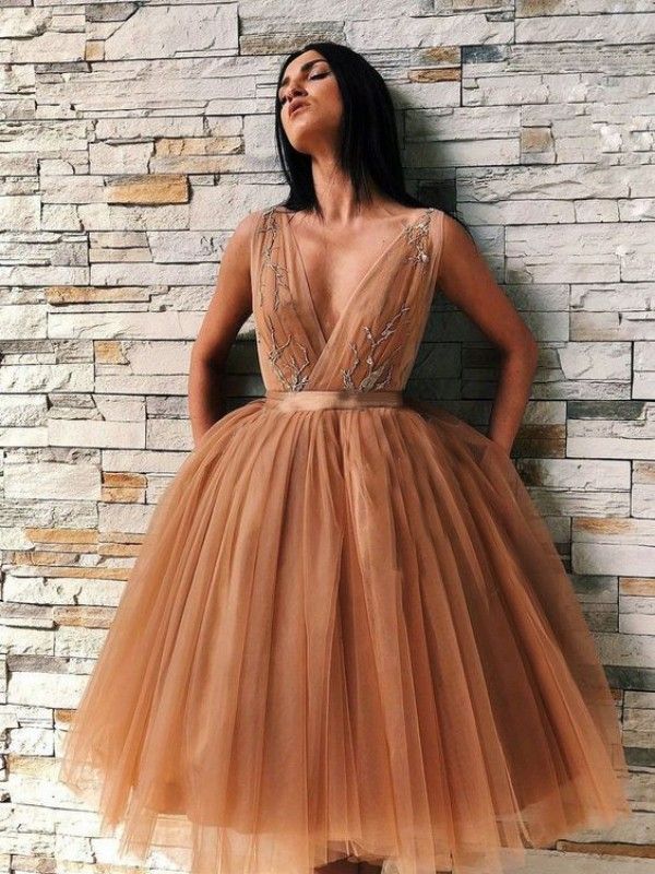 Compre Vestidos De Fiesta Cortos Con Encanto Cuello En V Sin Mangas Con  Pliegues Pliegues De Tul Debajo De La Rodilla Vestidos De Fiesta De Noche  Con Apliques A 116,88 € Del