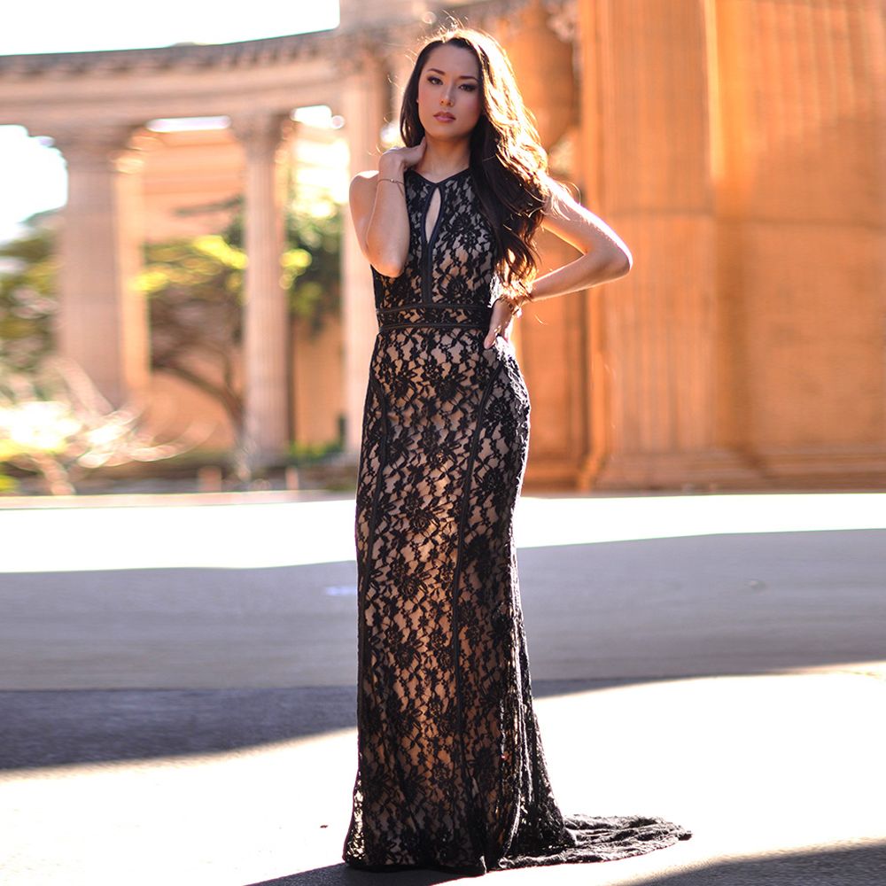 vestido de renda preto com forro nude