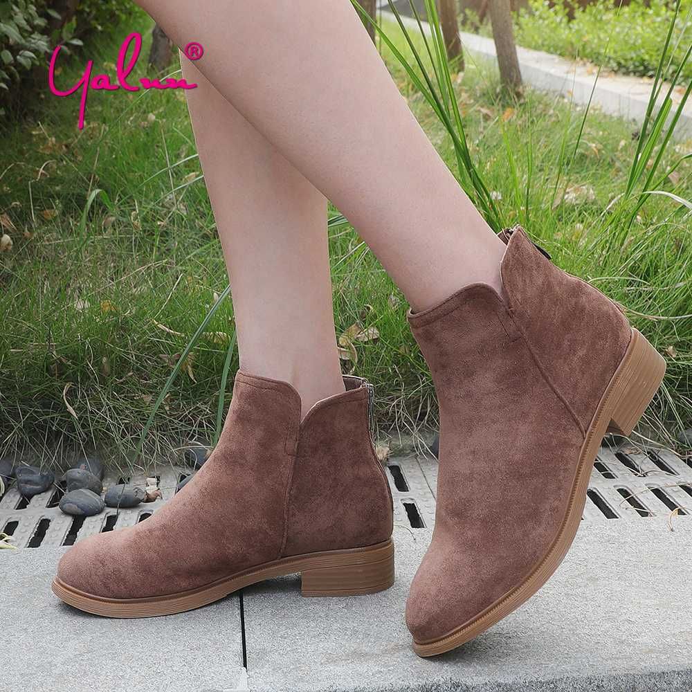 round toe chelsea boots womens