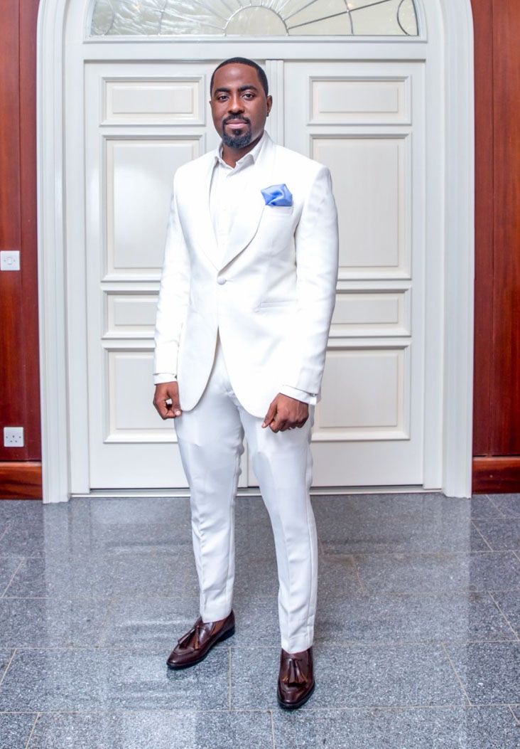 Acheter Deux Pièces Pour Hommes Costumes De Costume Smokette De Mariage Pour Hommes Et Femmes En Blanc Et Blanc à Boutonnière Pour Les Meilleurs