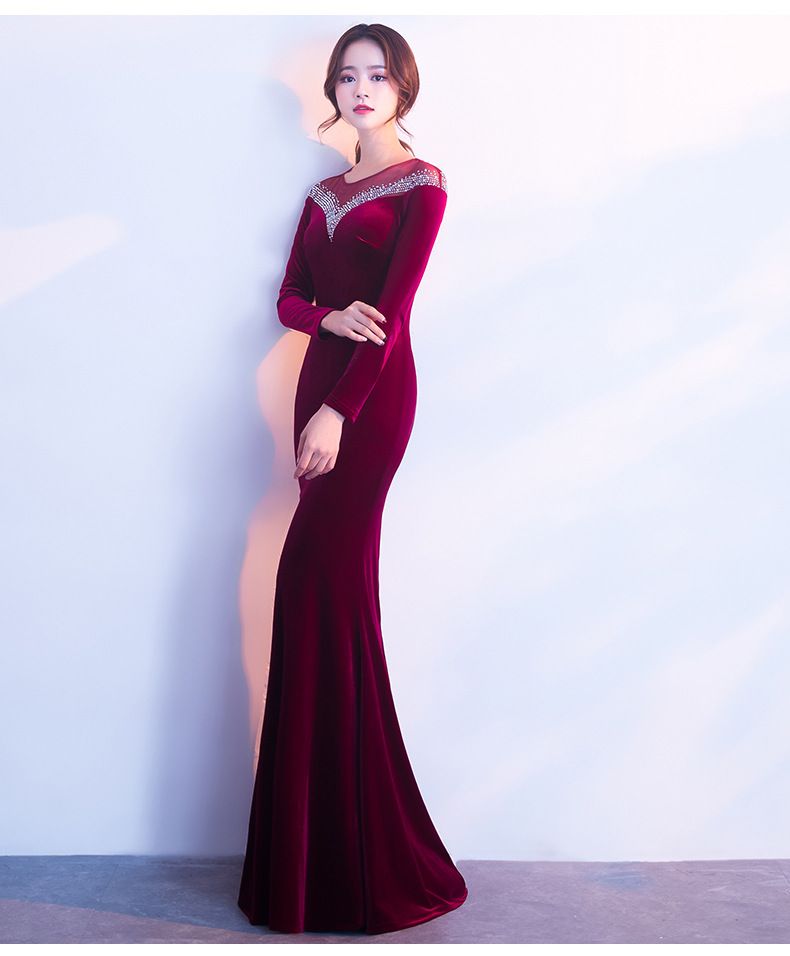 Vestido Trompeta De Cuello Alto De Terciopelo Cosido Con Mal Vestido Trompeta De Cuello Alto De Terciopelo Cosido Con Mal
