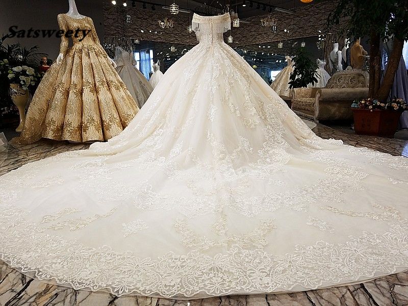 Dubai Empire Wedding Dresses 2019 Vintage Lace Appliques Crystal