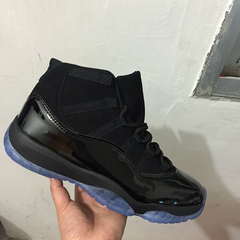 black and white 11s 2018