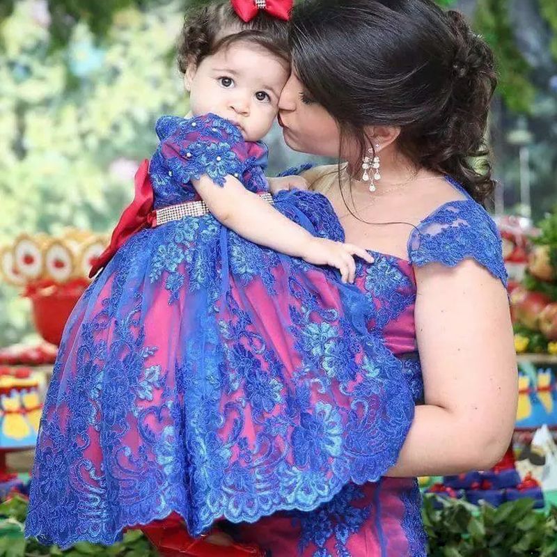 Acquistare Vestiti Rossi Della Ragazza Di Fiore Del Pizzo Del Blu Sveglio  Con Il Vestito Di Spettacolo Del Bambino Della Manica Del Bambino Della  Manica Corta In Rilievo Poco Le Abiti Da