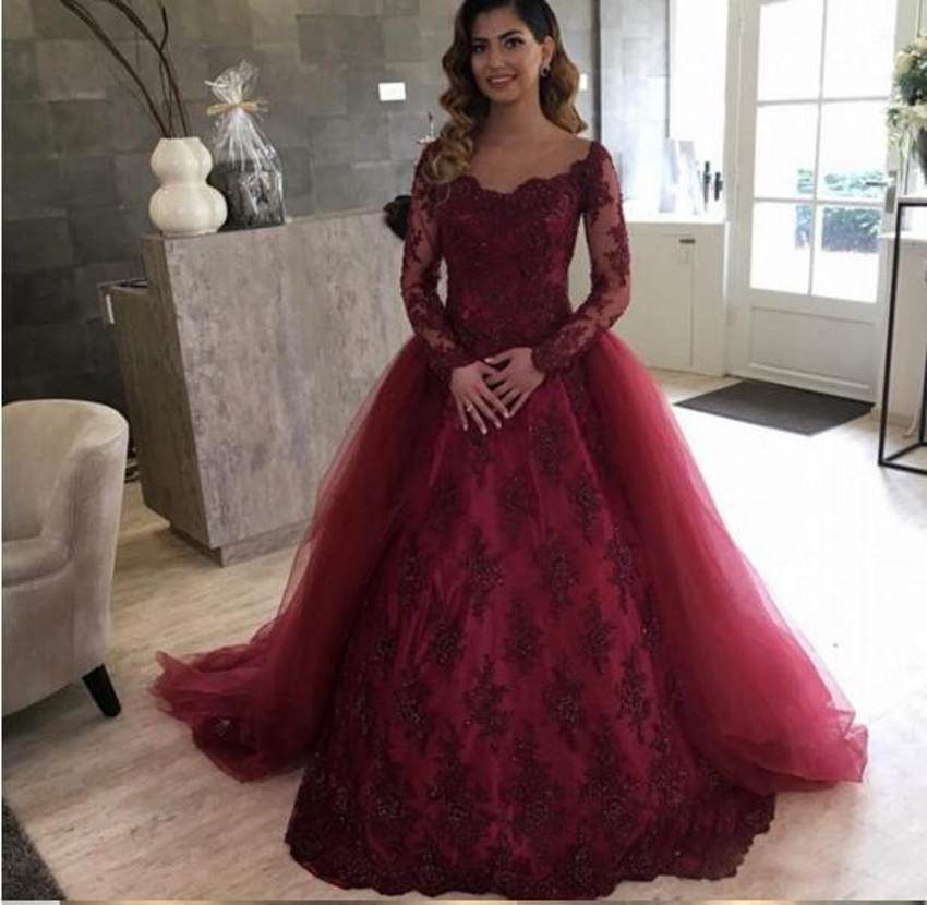 Los últimos vestidos de la fiesta de cumpleaños de la manga del vino rojo largo Quinceañera Los últimos vestidos de la fiesta de cumpleaños de la manga del vino rojo largo Quinceañera