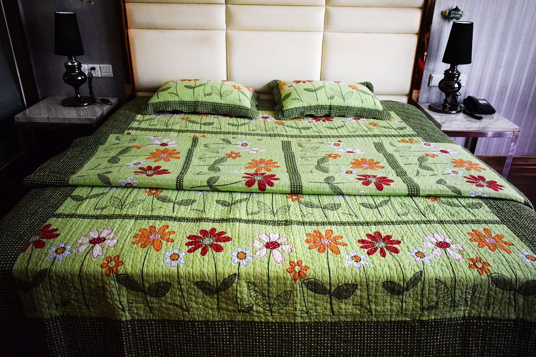 Queen Size Green Countryside Style Quality Floral Quilt Set Washed