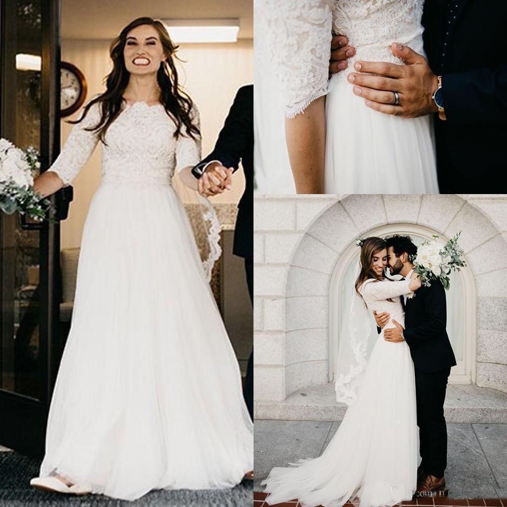 Compre Vestidos De La Boda Modesta A Line Del Cordón De Marfil 2018 Con La  Mitad De Las Mangas Del Cuello Del Barco De Manga Corta Vestidos Informales  De Boho País Vestidos