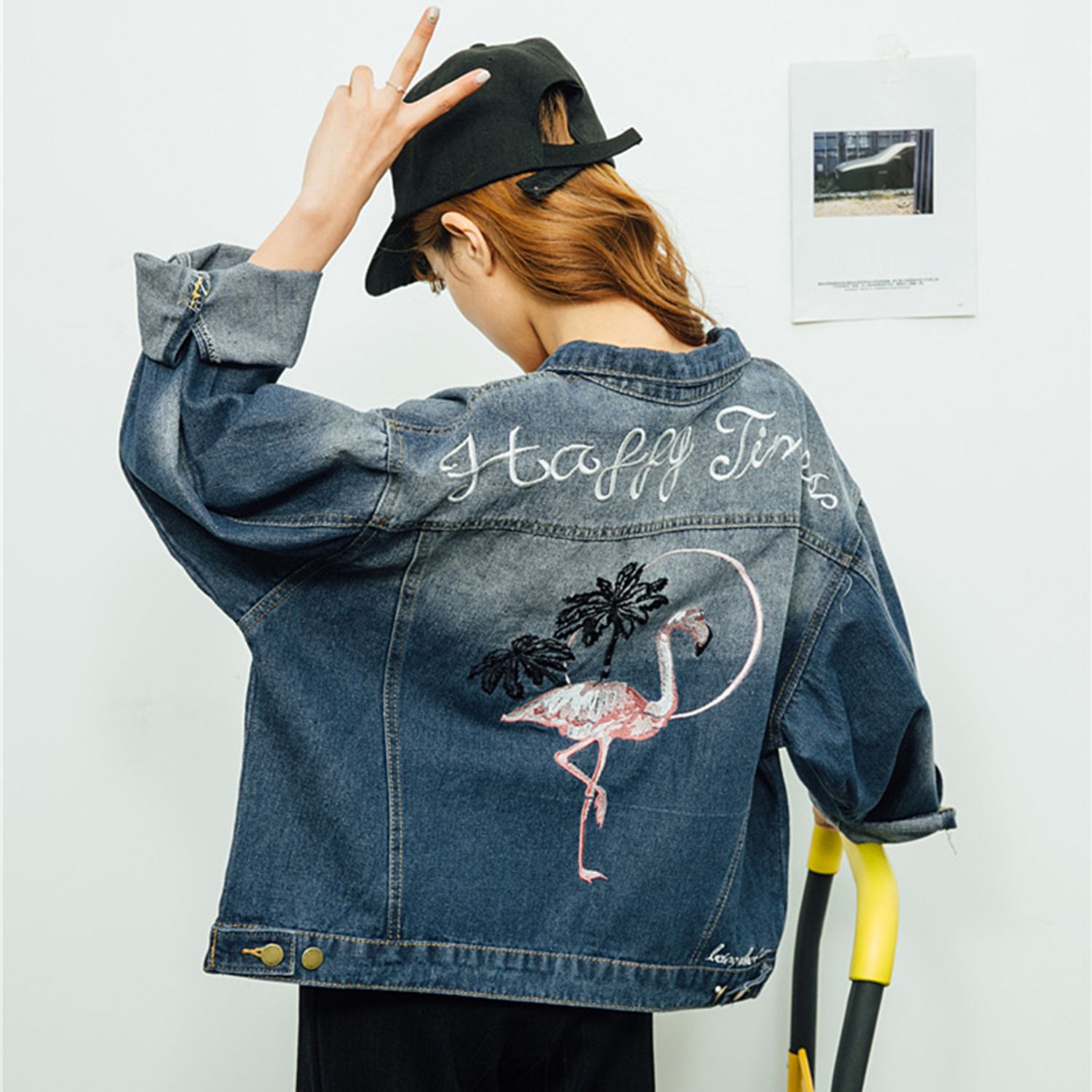 compre nuevo 2017 chaqueta de jean femenina chaqueta de mezclilla decorada de doble bolsillo informal ropa bordada chaqueta de mujer harajuku flamingo
