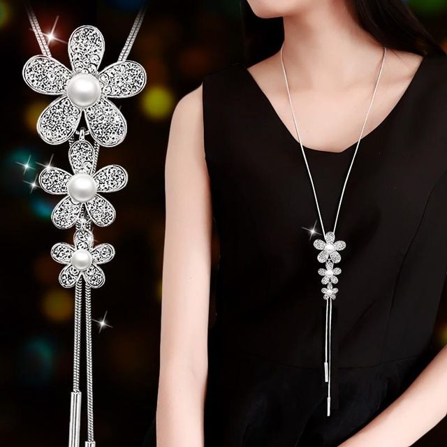 Collares largos Colgantes Cadena de color plata Joyería de perlas 3 Flores Maxi Collar Mujeres