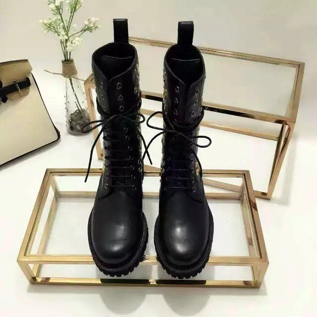Compre Botas De Couro Genuíno Da Mulher Botas Martin Estilo Britânico Tornozelo, De Fundo Redondo E De Veludo Estilo Militar Rebite Sapatos Botas Femininas De Brand_selling, $1.137,17 | Pt.Dhgate.Com