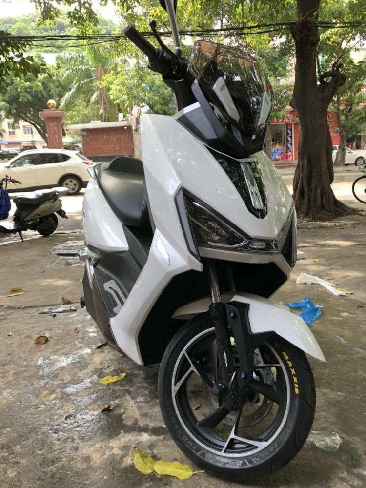 2020 2018 Hot 72v Eectric Scooter Bosch Motor Bluetooth Music Disc