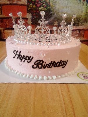 birthday crown cake