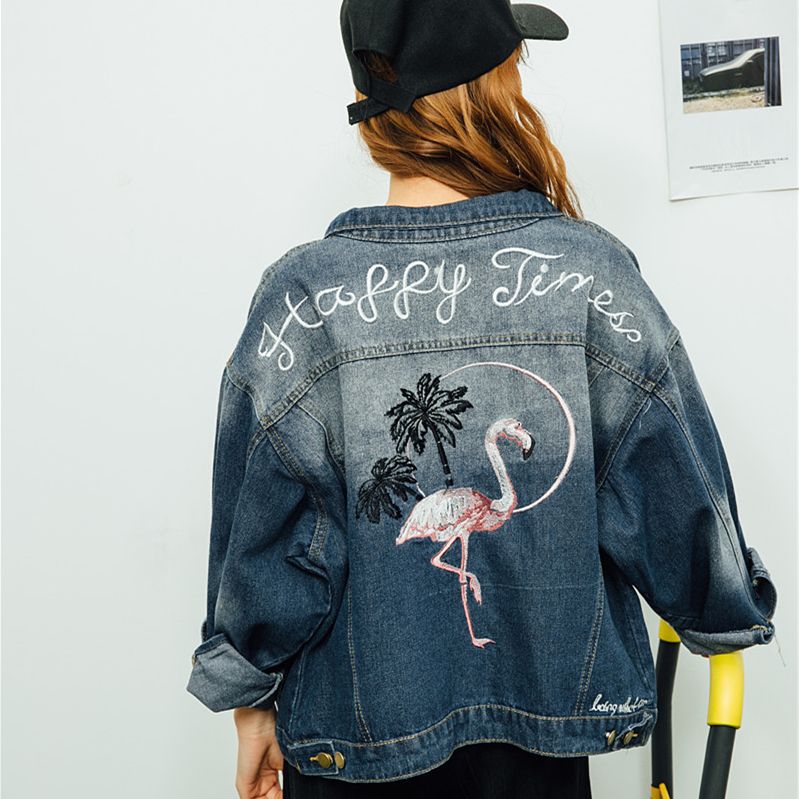 compre nuevo 2017 chaqueta de jean femenina chaqueta de mezclilla decorada de doble bolsillo informal ropa bordada chaqueta de mujer harajuku flamingo