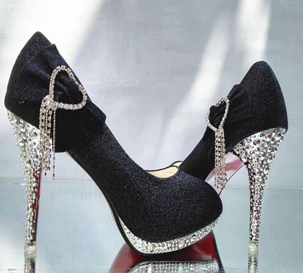 Preto Vermelho FRETE GRÁTIS Borboleta Sapato De Casamento De Salto Alto A  Noiva Diamante Fina Rodada Cabeça De Cristal Bar Boca Rasa Única Mulher  Sapatos 226 De Payyourorder, $214,2 | Pt.Dhgate.Com