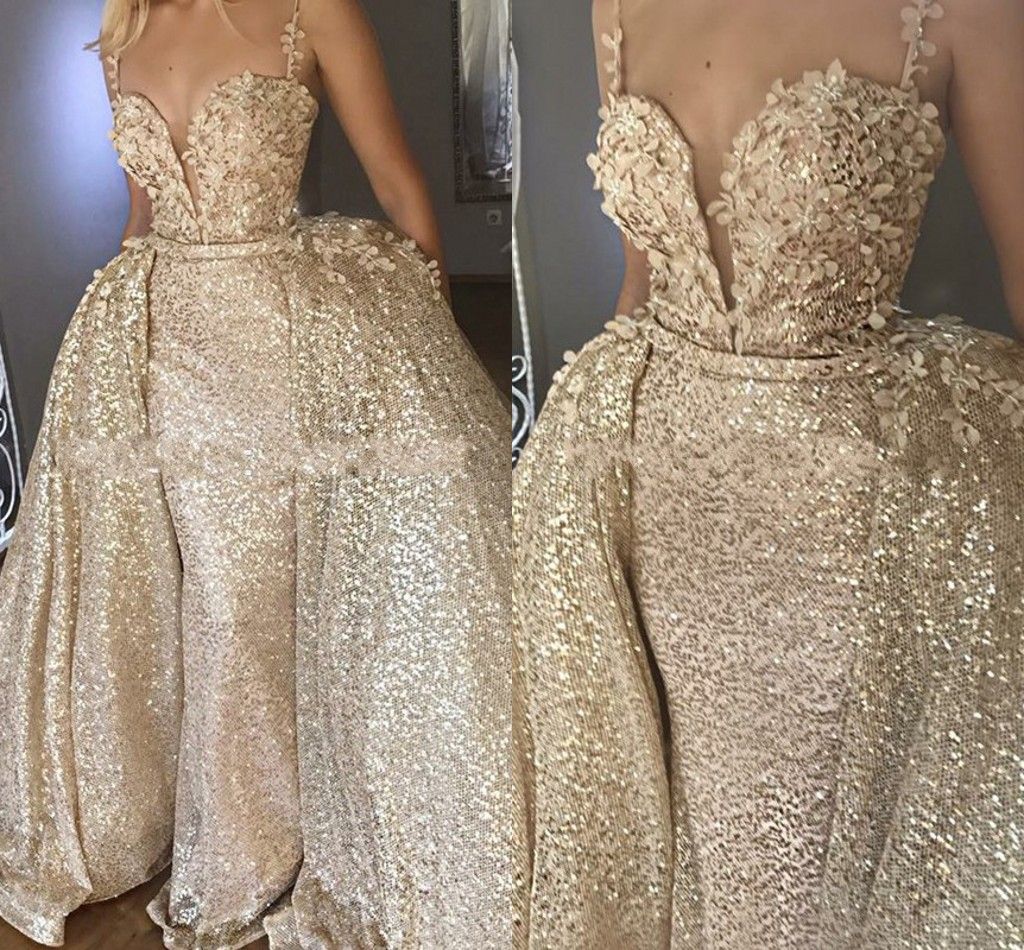 Großhandel 11 Teuer Goldene Prom Kleider Mit Abnehmbarem Zug Spaghetti V Ausschnitt Backless 11D Blumen Party Abendkleider Abendkleid Von Großhandel 11 Teuer Goldene Prom Kleider Mit Abnehmbarem Zug Spaghetti V Ausschnitt Backless 11D Blumen Party Abendkleider Abendkleid Von
