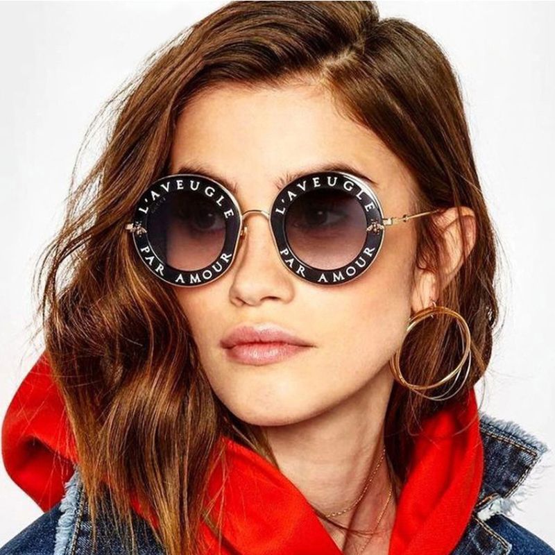 Compre Moda Cool Gafas De Sol Redondas Letras Inglesas Pequeña Abeja Gafas  De Sol Hombres Mujeres Marca Gafas Diseñador Moda Hombre Mujer A 3,67 € Del  Woxinyongheng900517 | Es.Dhgate.Com