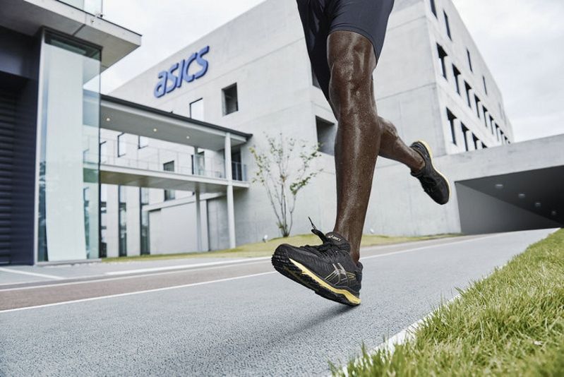 tenis asics metarun