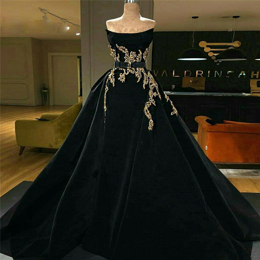 Acquistare Splendido Abito Da Sera Nero Lungo 2019 Senza Spalline In Pizzo  Oro Appliques Gonna A Pieghe Abito Da Ballo In Raso Con Cintura Robe De  Soiree Economico | Consegna Veloce E