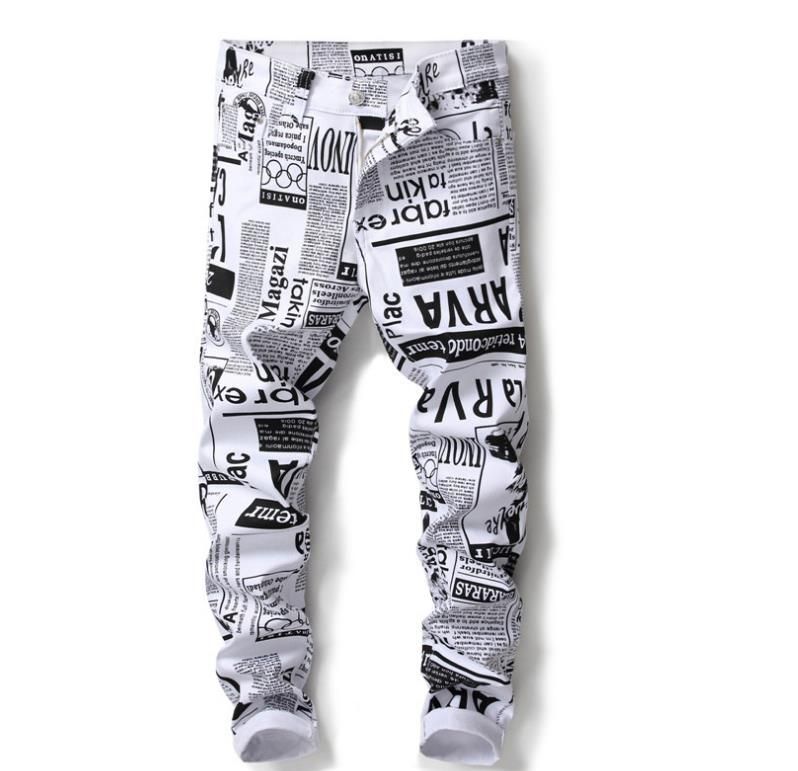 Compra Periódico Impreso Patrón Diseñador Jeans Carta Blanca De Los Hombres Pintado  Pantalones Flacos Elásticos Pantalones Delgados Tamaño 29 38 # 5011 Alta  Calidad Barato | Entrega Rápida Y Calidad | Es.Dhgate