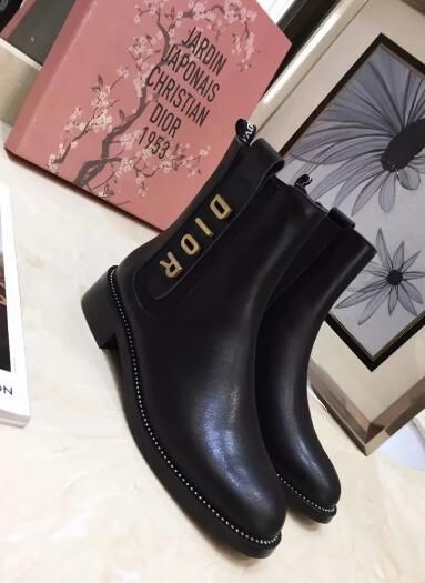 Acheter Cuir Véritable Bottes Plates De Haute Qualité Dimpression Lettre Ronde Bande Élastique 2018 Automne Et Lhiver Nouveaux Butins Femmes Chaudes De 22,61 € Du Newfc2019 | Fr.DHgate.Com