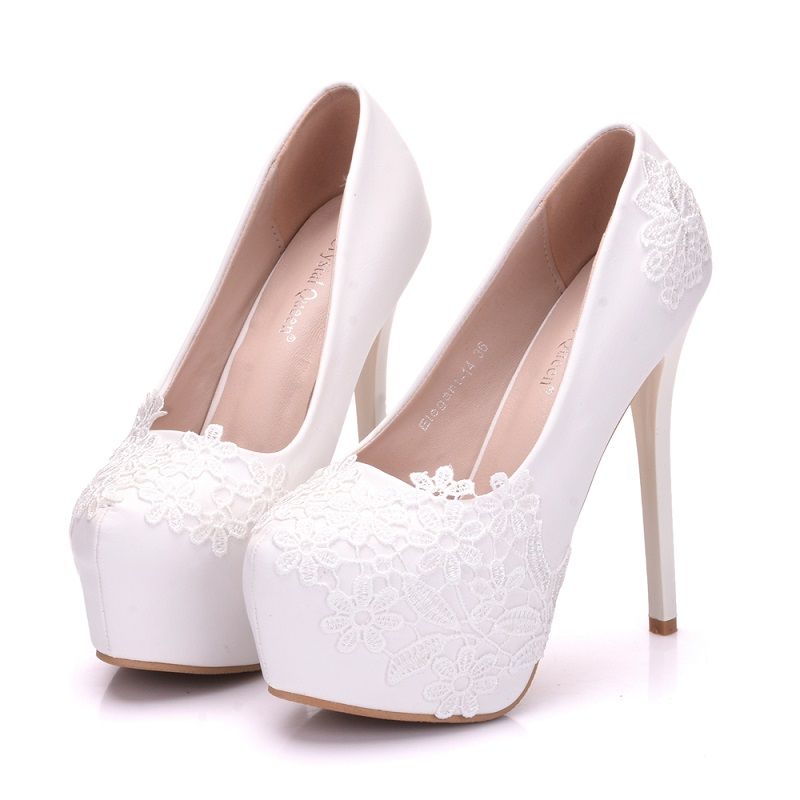Acquista Scarpe Da Sposa Estate Hollow White Lace Bella Wedding Matrimonio Fiore Donna Con Tacco Alto Pompe Scarpe Da Donna A 29,03 € Dal Wyfc2018 | DHgate.Com