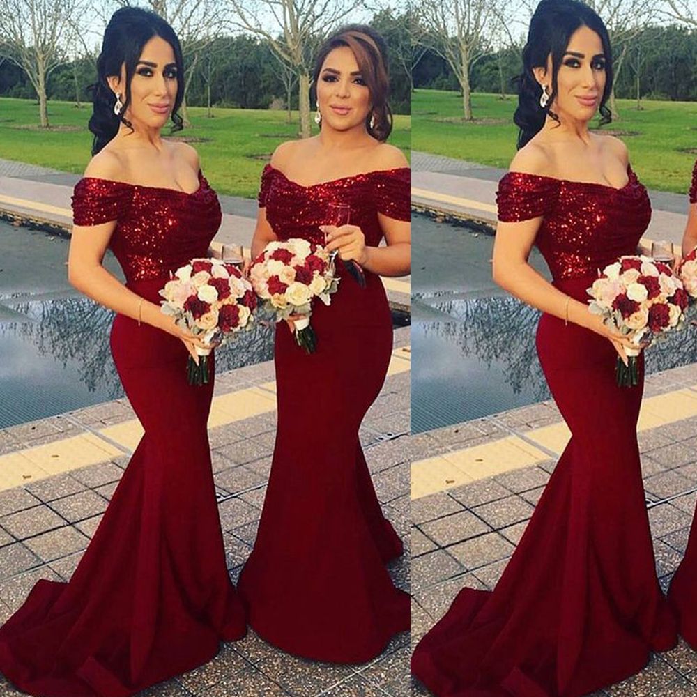 Vestidos de dama de honor de vino rojo fuera hombro Lentejuelas tren de corte