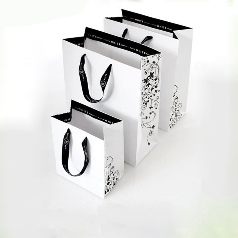 Compre Atacado 500 Pçs / Lote Reutilizável Boutique Presente Sacos De Compras De Papel Personalizado Impressão Logotipo Sacos De Roupas De Promoção De Luxo Para Lojas # 111034 De Myshoespot, $2.909,78 | Pt.Dhgate.Com