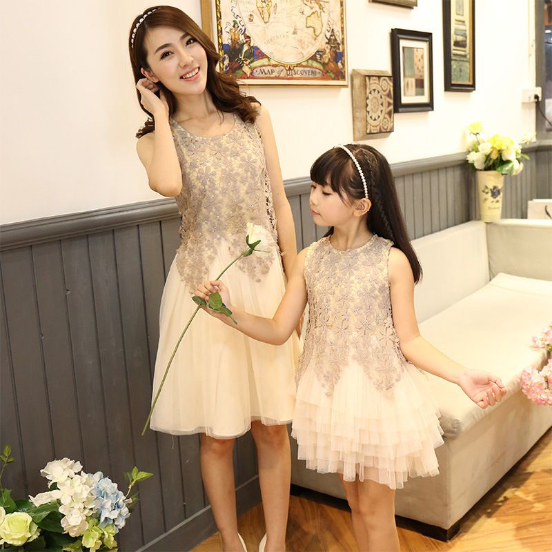 matching wedding dresses for mom and daughter