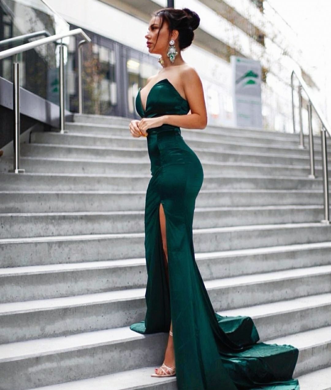 Compra Vestidos De Noche Largos Verdes Atractivas De Las Mujeres Con Alta  SDIE Hendidura Sirena Del Traje De Soirée Satén Con Cuello En V Prom  Vestidos Por Encargo Barato | Entrega Rápida