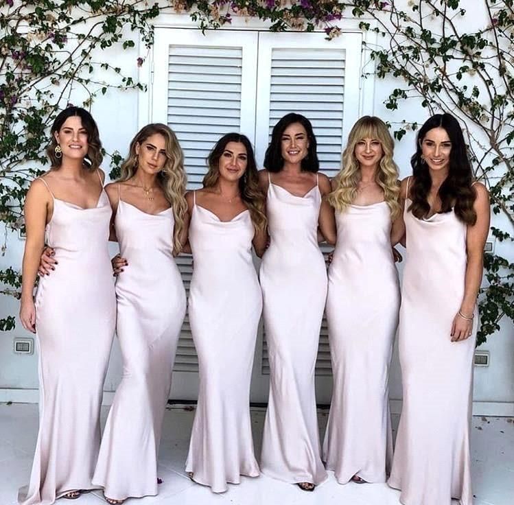 Compra Elegantes Tiras De Espagueti Satén Vestidos Largos De Dama De Honor  Fruncido Sirena Bohemia Hasta El Suelo Invitados A La Boda Vestidos De Dama  De Honor BM0883 Barato | Entrega Rápida