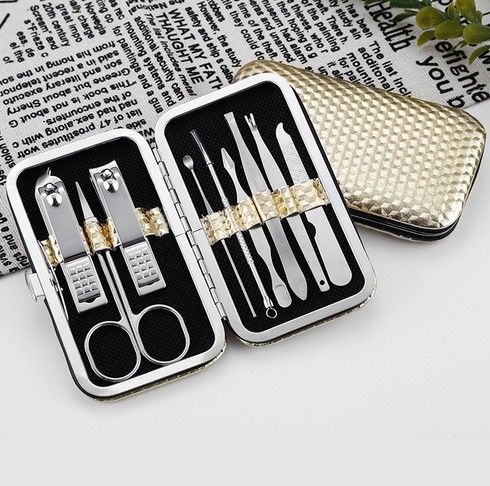 can i pack nail clippers in my carry on