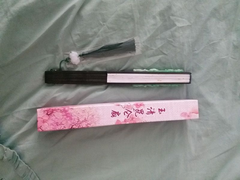 Acheter Ventilateur D Accessoires De Television Populaire Chinois Dans Le Royaume Du Ciel Amour Eternel Ventilateur Chinois En Bois Pliant Kunlun Peint A La Main Accessoires Anciens De 12 05 Du